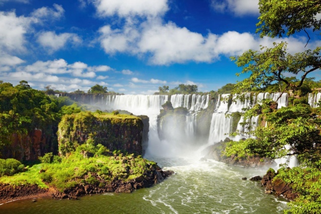 Brazília és Argentína az Iguazú-vízeséssel, Uruguayi villámlátogatással és tengerparti pihenővel