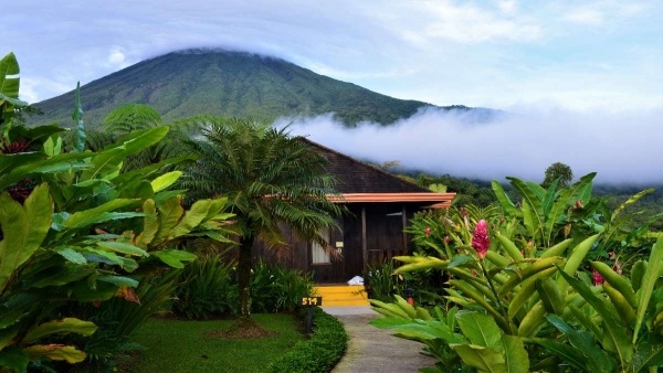 COSTA RICA - FELHŐERDŐK, VULKÁNOK, GAZDAG PARTOK ***