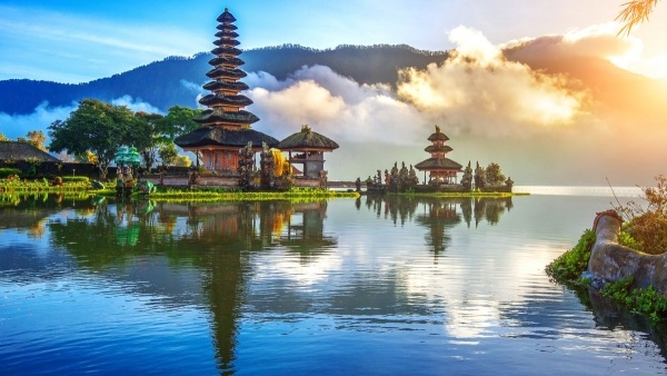 BALI - KÖRUTAZÁS ÜDÜLÉSSEL *****